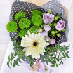 Лунная ночь - букет из герберы, кустовой розы и зеленой хризантемы